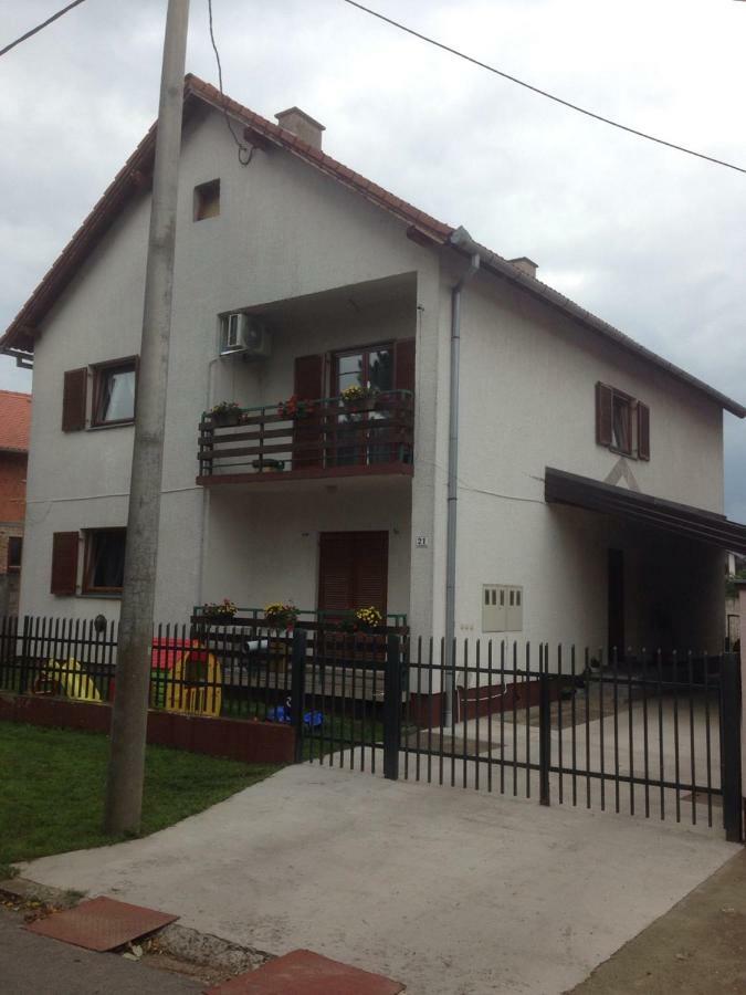 Apartmani Marin Vukovar Buitenkant foto