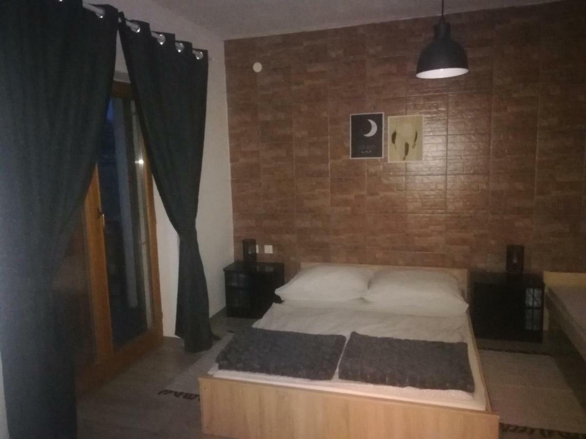Apartmani Marin Vukovar Buitenkant foto